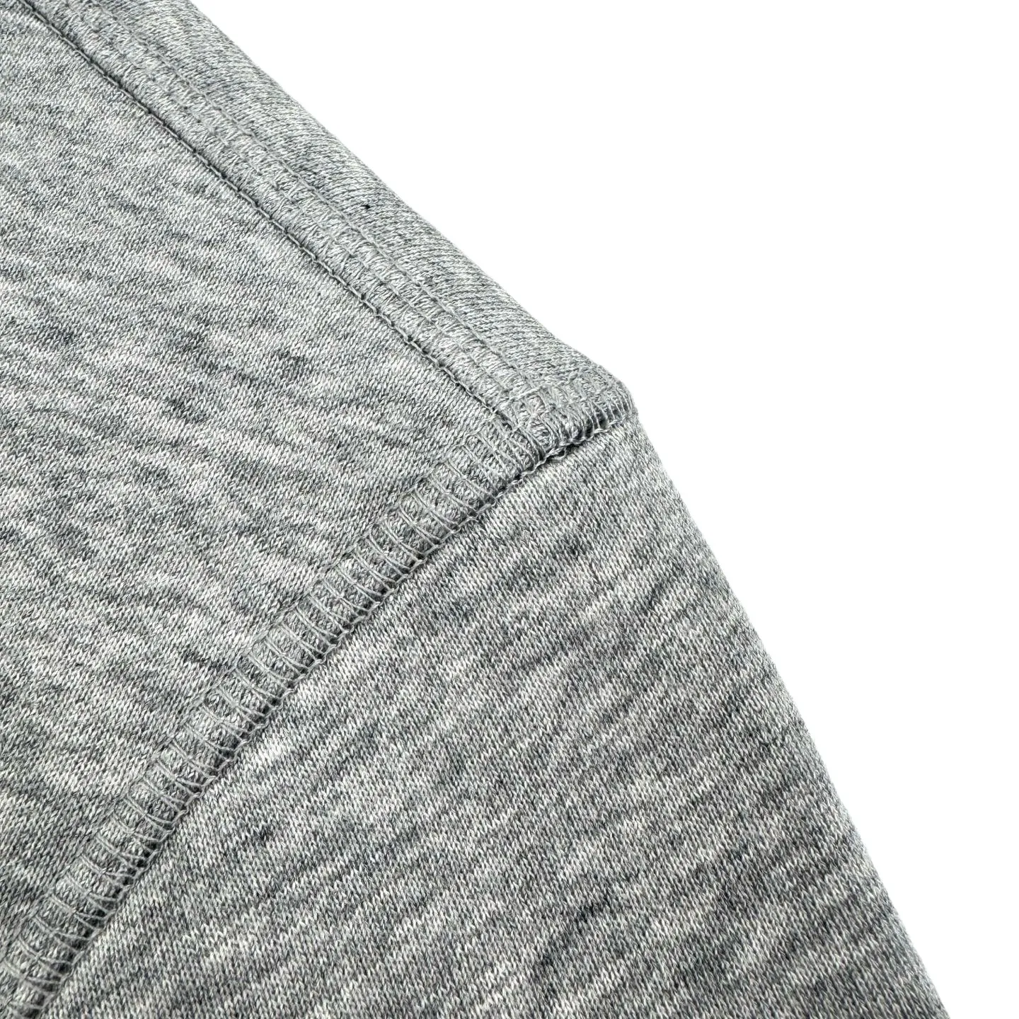 P290 [Exclusive supply] Ralph Lauren pony embroidered round neck sweatshirt (gray). The original purchase was RMB 1,690. The fabric is made of customized cloud-like honey cotton fleece sweatshirt material. It feels delicate and comfortable to the skin. It is based on matte gray. It comes with a soft light filter. The exquisite indigo pony logo is embellished. It is highly recognizable. It has an atmosphere of freedom and vitality. A symphony of pure and smart colors. It outlines a high-end silhouette with extreme simplicity. Become the smart focus of vision. Show your taste in silence, using imported machine embroidery technology. Use advanced computer control system and precision mechanical components to achieve the iconic pony embroidery operation. High precision. The lines are smooth and delicate, using the Hasuo process. Use specific machines to sew. The Hasuo fastness is high. It adds visual effects. It is time-consuming and labor-intensive. The fabrics have been washed. It has better hand feel and texture. It is not easy to deform, not easy to shrink, not easy to fade, and maintains long-term beauty. Size:S-M-L-XL